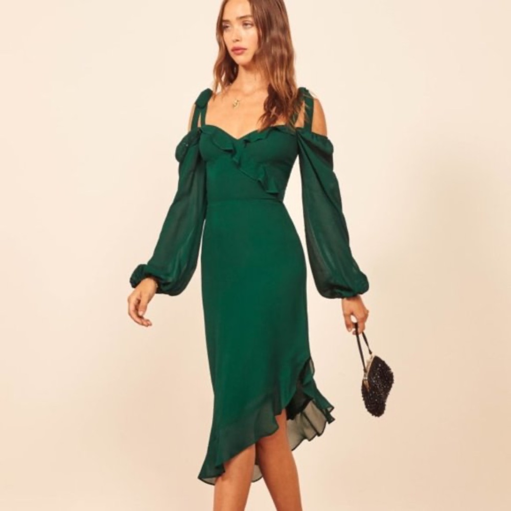 Beautiful emerald Reformation dress. Perfect to dress up or down. Open shoulder